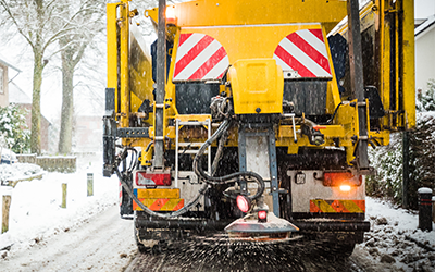 Saler les routes en hiver : Entre nécessité et responsabilité partagée